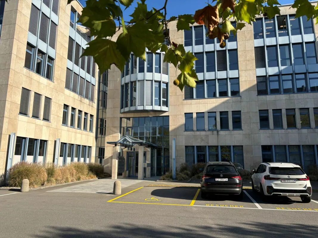 358 m² Büro im EG mit 3.5 m Raumhöhe - flexibel einteilbar