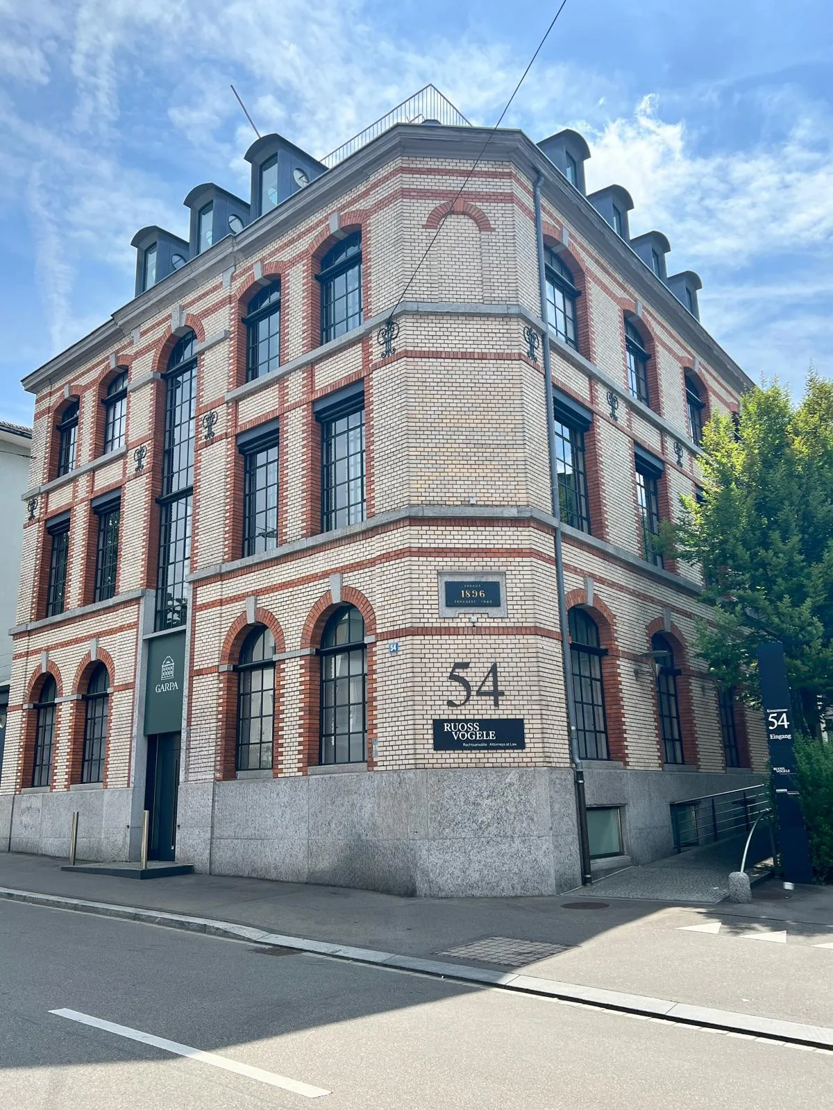 Repräsentative Ausstellungs- und Beratungsfläche für Marken, Produkte und Dienstleistungen