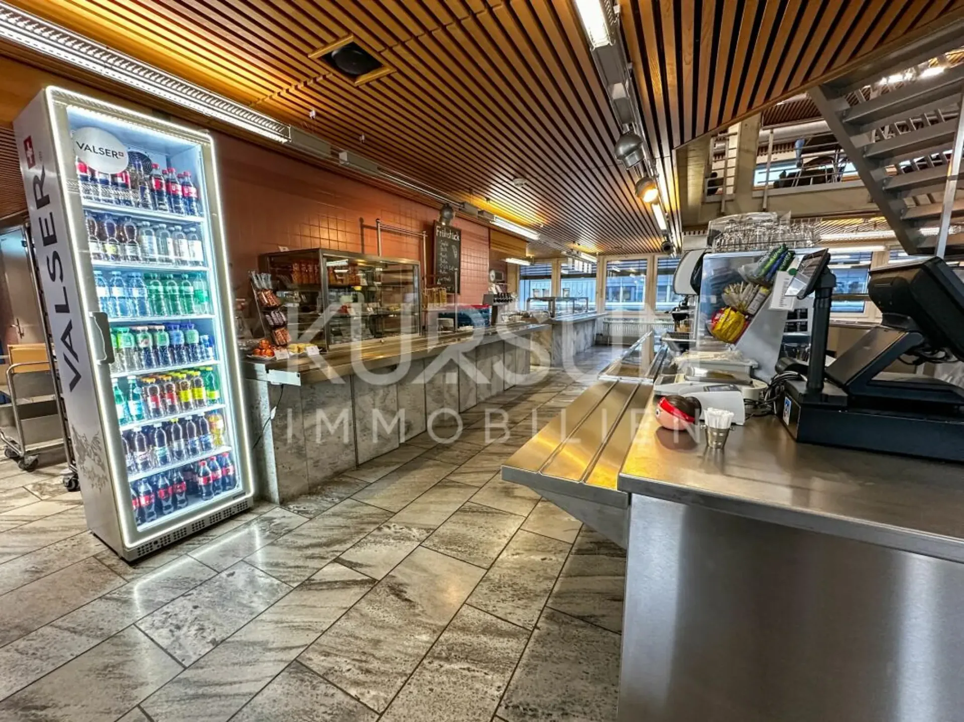 Etablissement gastronomique réussi dans un emplacement urbain premium - District 5