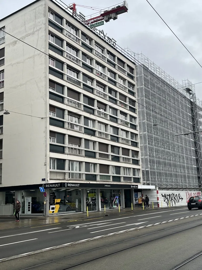 Schöne Arcade von 610 m2 und ihr Lager von 638 m2 im Herzen von Plainpalais