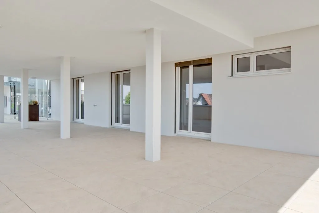 Spazio commerciale con cucina e bagno