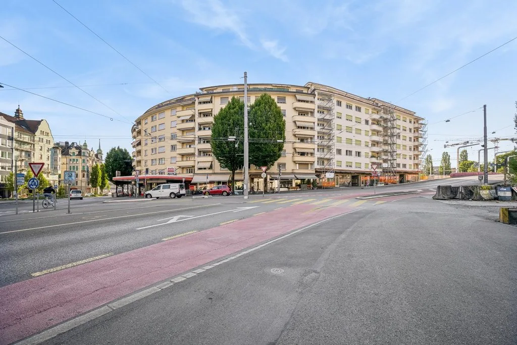 Espace commercial ou de bureau attractif avec vitrine au Bundesplatz