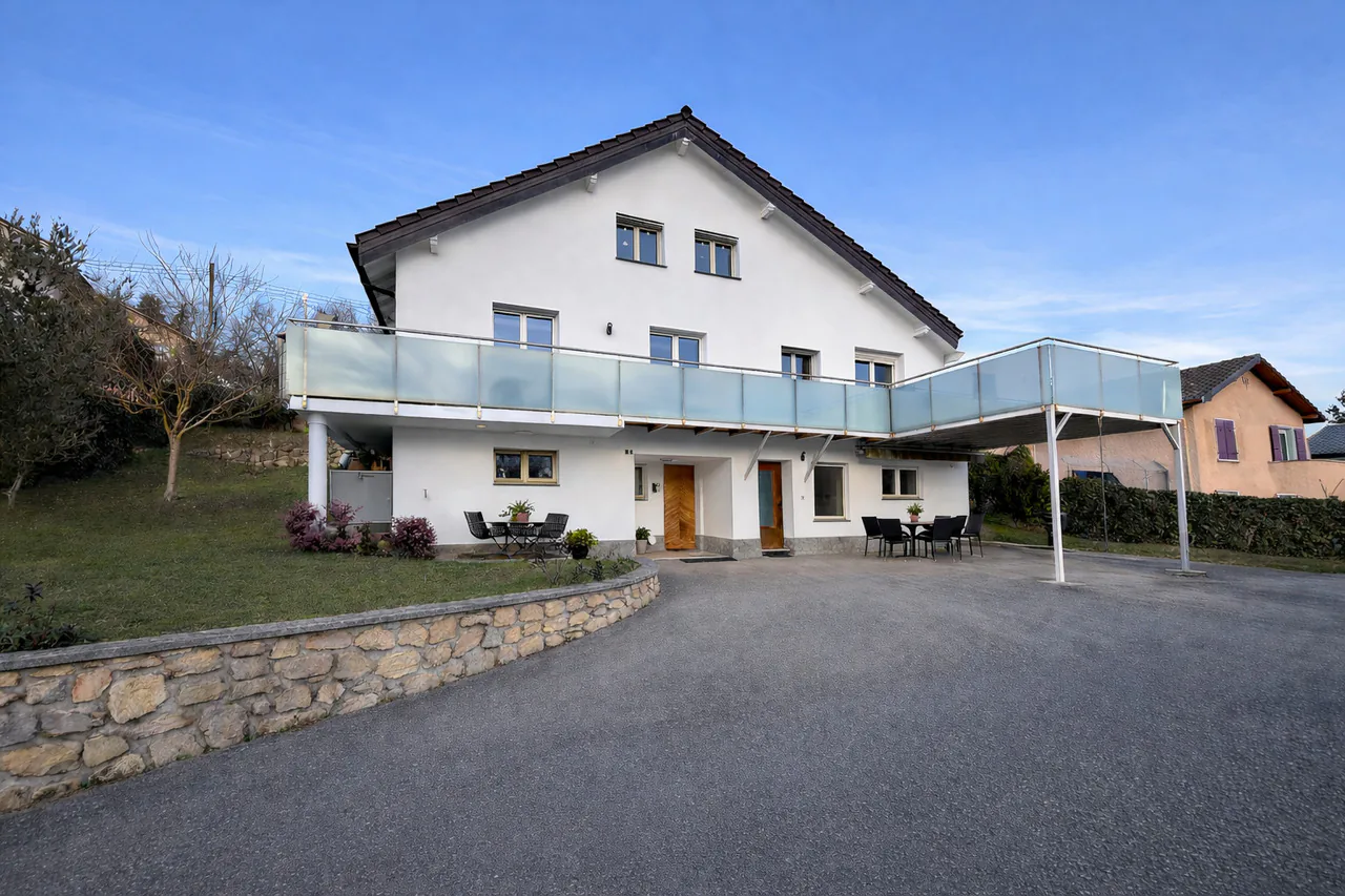 Detached house with converted attic and independent entrance