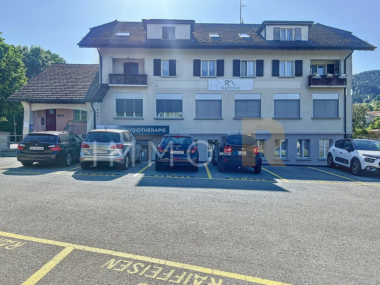 Immeuble mixte au centre de Semsales
