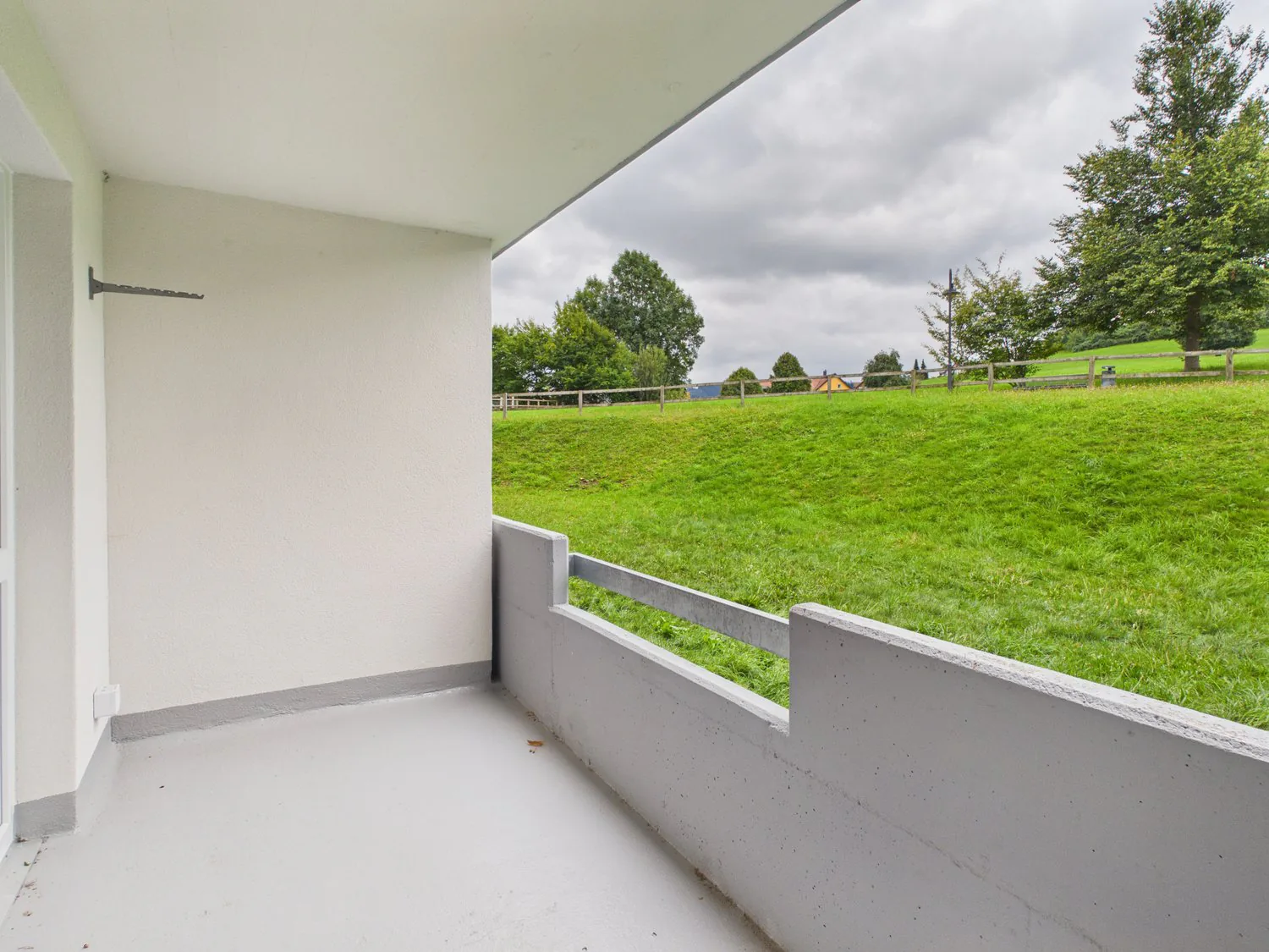 Appartamento luminoso 3.5 locali con balcone e bella vista a Speicher AR