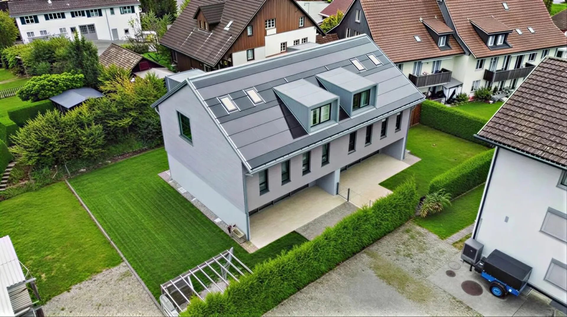 Maison mitoyenne moderne de 6 pièces avec jardin à Hausen am Albis