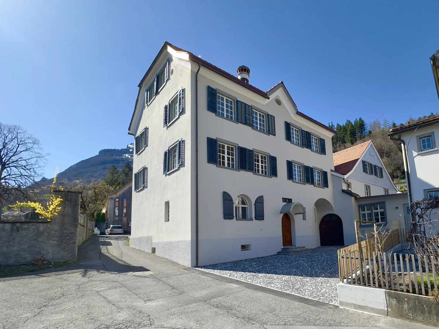 Villa sul Kirchweg - villa signorile ristrutturata con 4 nuovi appartamenti