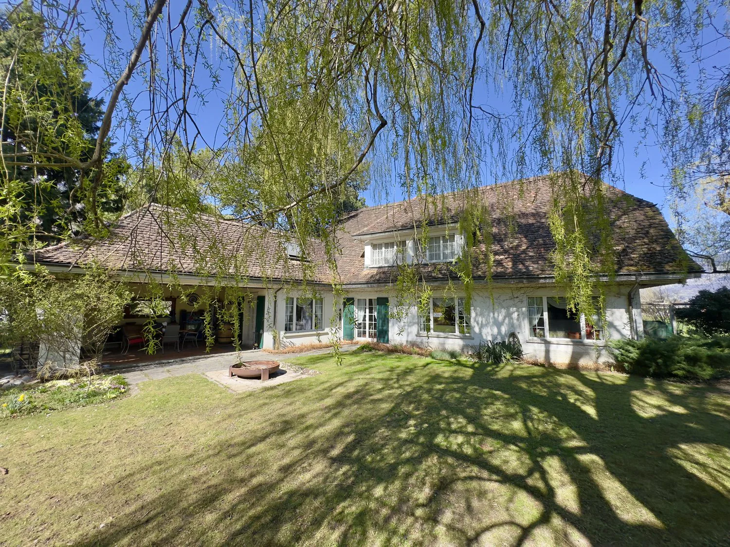 Casa di campagna inglese con grande terreno e riserva di costruzione