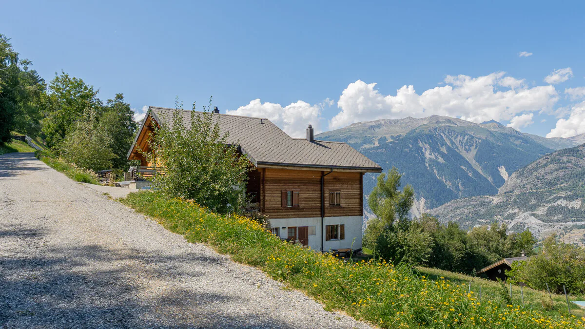 Demi-maison mitoyenne dans un endroit calme à Eischoll