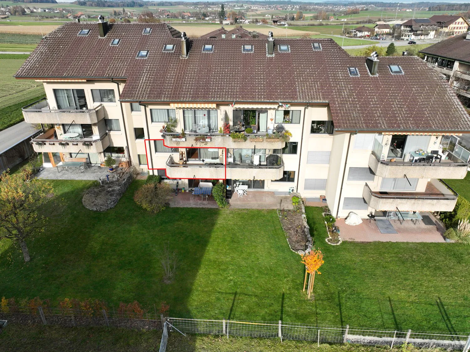 Appartement 4 pièces entretenu avec deux balcons, maison attractive