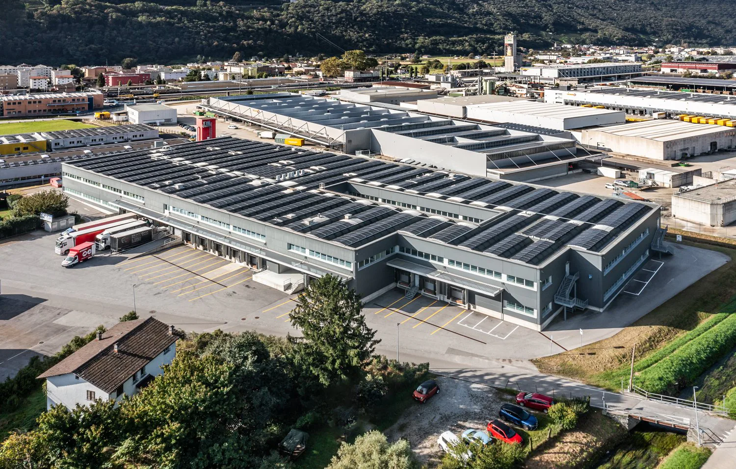 CADENAZZO - Großer Lager-/Laborraum von 3'260 m² zur Miete in Cadenazzo. (Ref. 001)