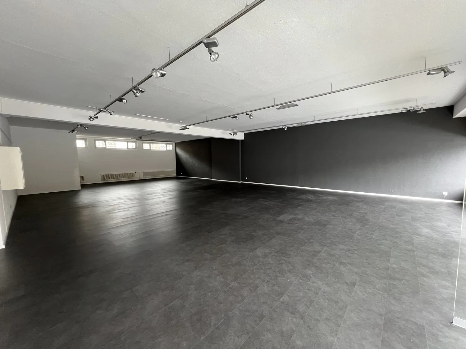 Espace commercial libre dans le district 12 à louer