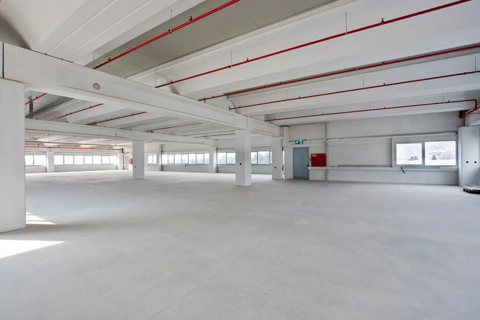 CADENAZZO - GROßES LAGER/LABOR VON 1'971 m² (REF. 104)