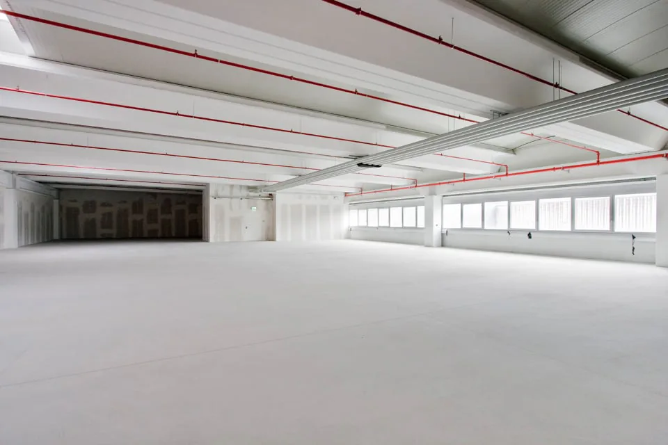 CADENAZZO - GROßES LAGER/LABOR VON 784 m² (REF. 102)