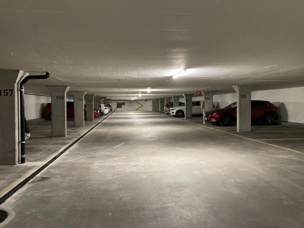EINSTELLPLATZ 5 GEHMINUTEN VOM BAHNHOF BERN ENTFERNT