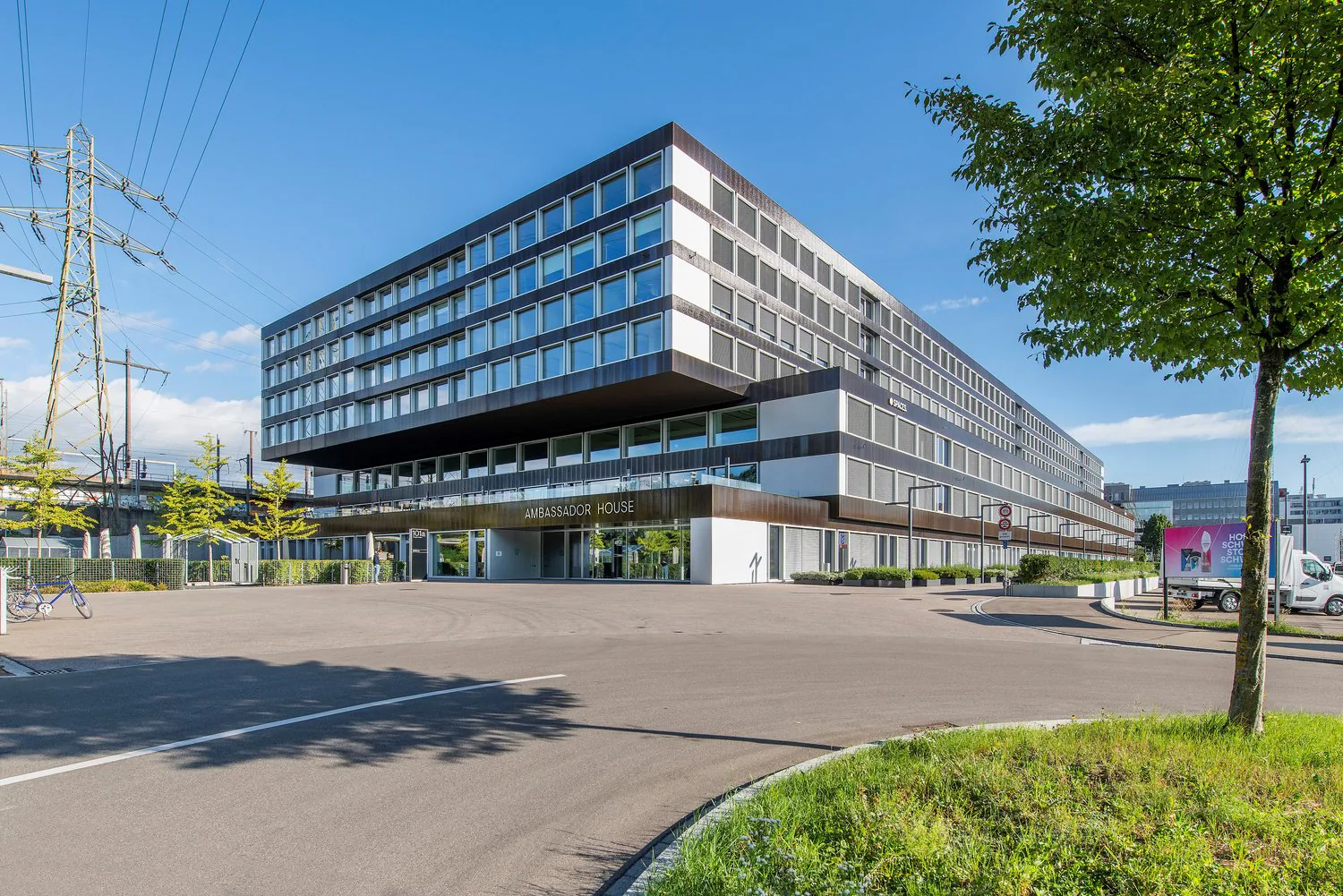 Zürich-Nord: Lagerflächen ab 36 m² bis 2'000 m² – smart, zentral, sofort verfügbar