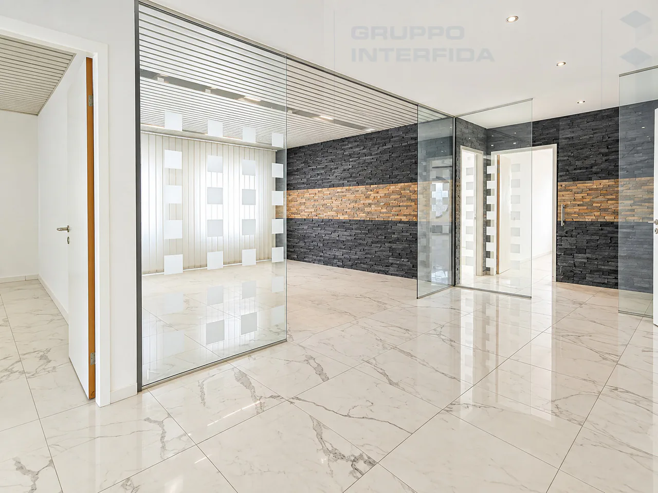 LUMINOSO SPAZIO AD USO UFFICIO