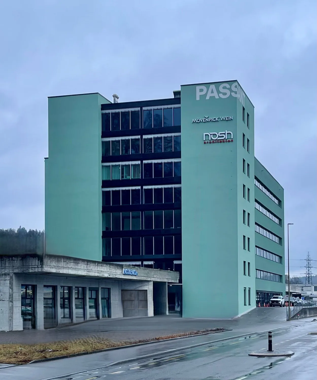 Grosszügige Büroflächen zu vermieten