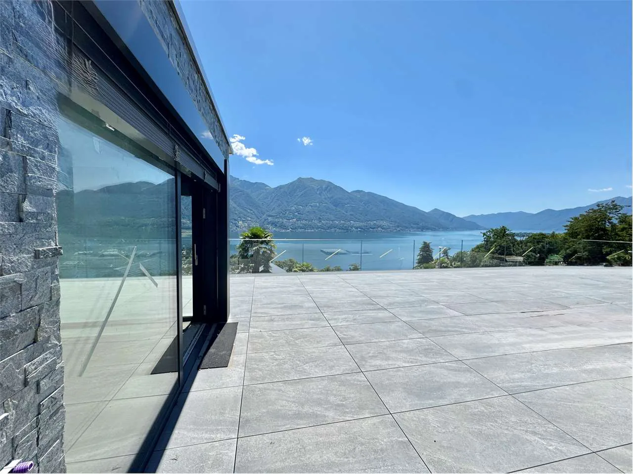 Luxus-Penthouse 5.5 NEU Minusio mit Seeblick