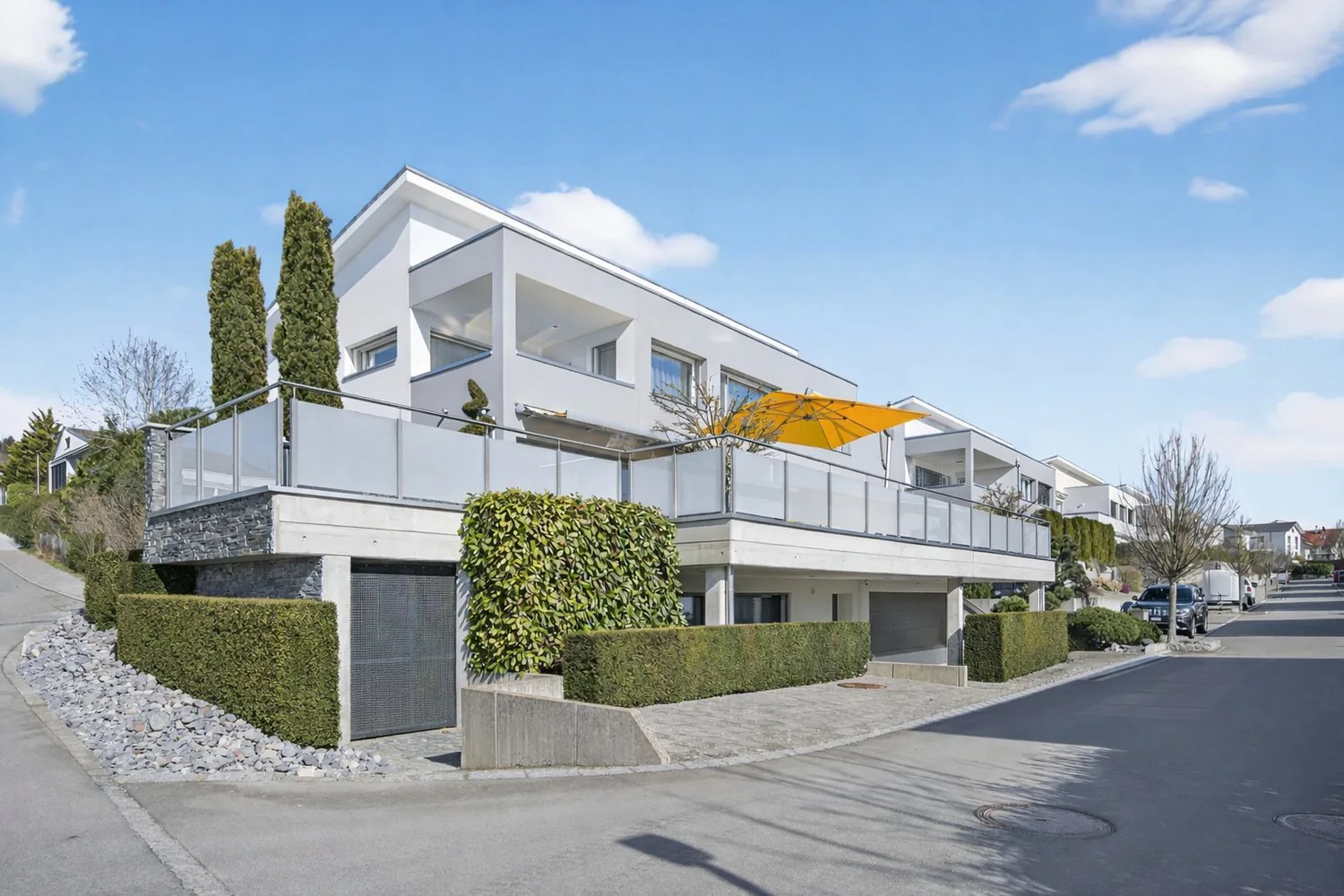 Habitation spacieuse avec vue lointaine : maison unifamiliale 5,5 pièces avec appartement indépendant 3,5 pièces