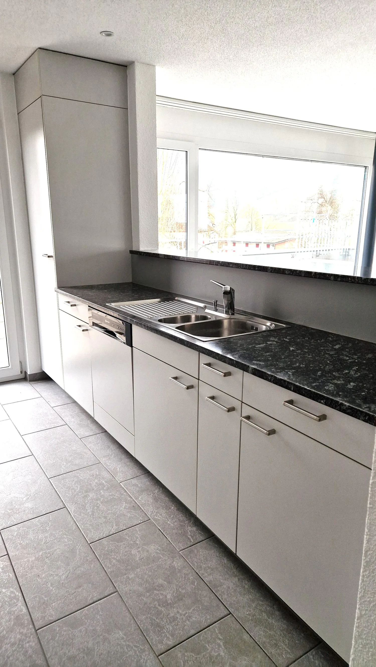 Appartement attique spacieux 6 pièces avec cheminée et grande terrasse