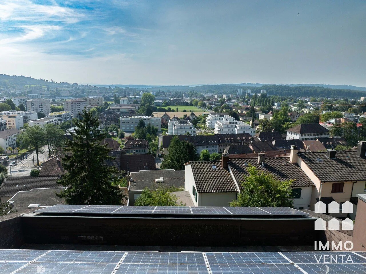 Semi-detached house without design with roof terrace overlooking Biel