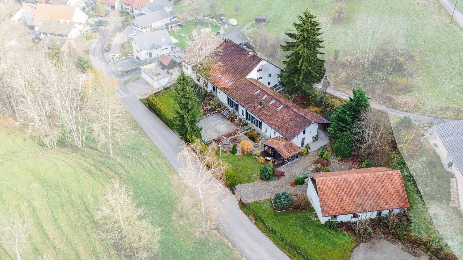 CHARMING AND DIVERSE - GENERATIONAL HOUSE WITH HORSE STABLE