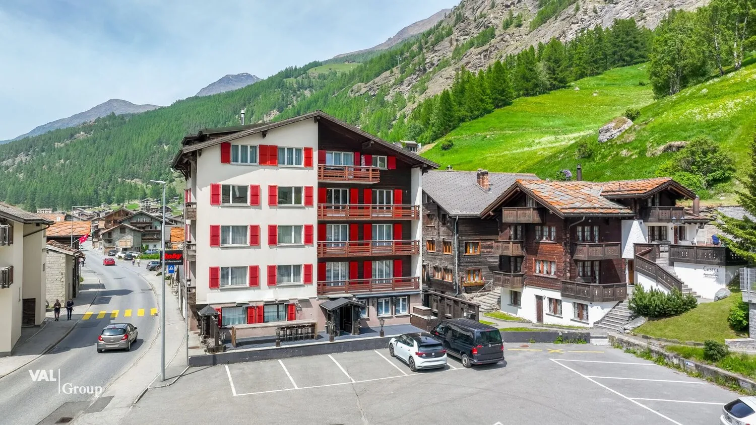 Opportunità di investimento nel cuore della valle di Saas - Hotel o seconde case autorizzate a Saas-Grund