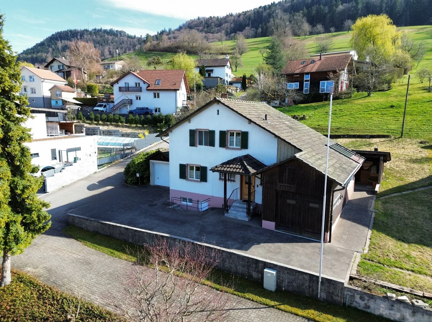 Maison unifamiliale de 4,5 pièces dans un environnement idyllique