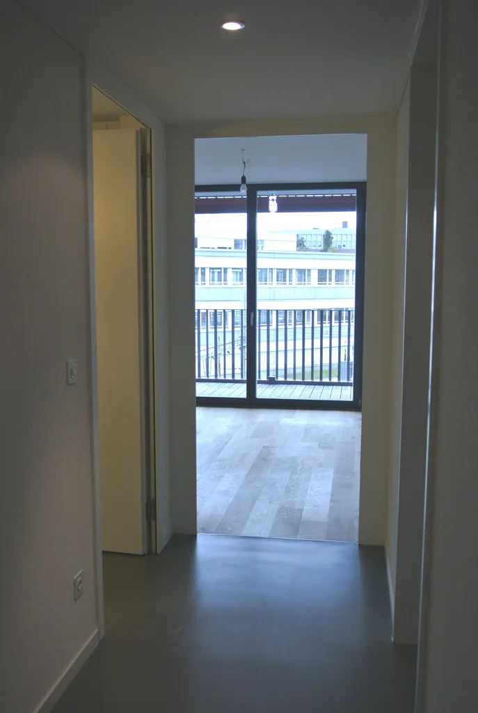 Modern 2.5 room apartment directly at Giesshübel train station in Zurich!