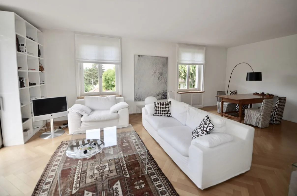 Möbliert: Gediegene Gästewohnung in herrschaftlicher Villa