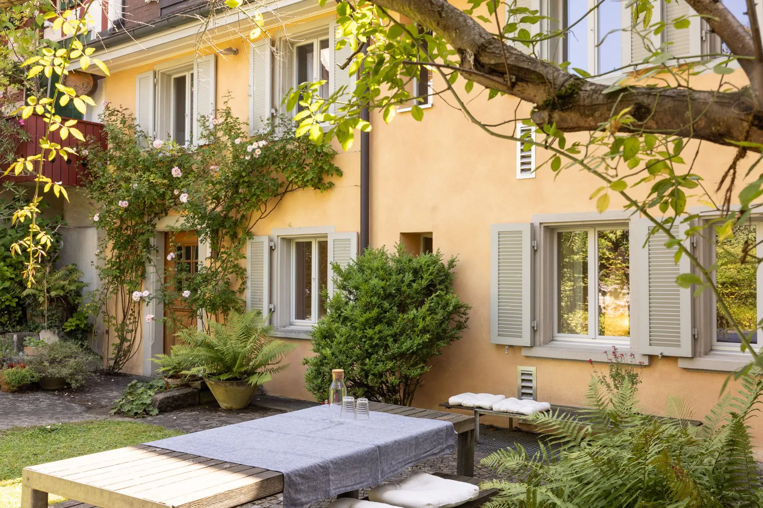 Charming 10½-room semi-detached house in Zurich Riesbach