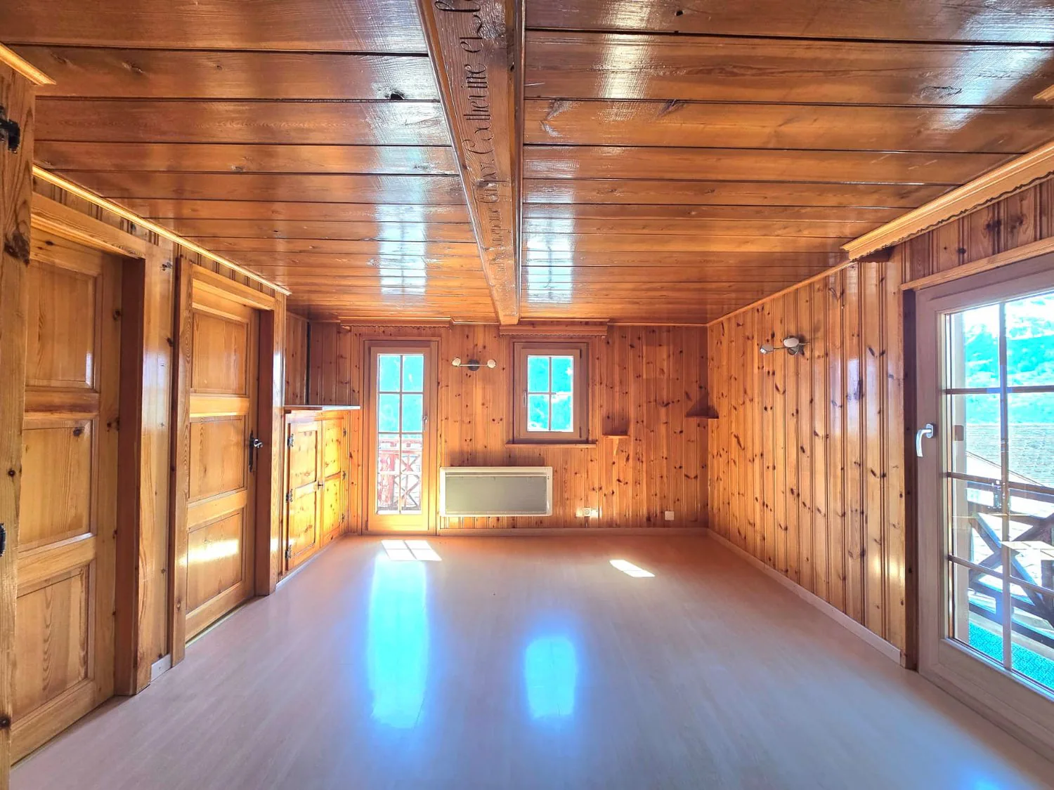 Charmant appartement avec terrasse, vue panoramique et garage à St-Martin, Val d'Hérens