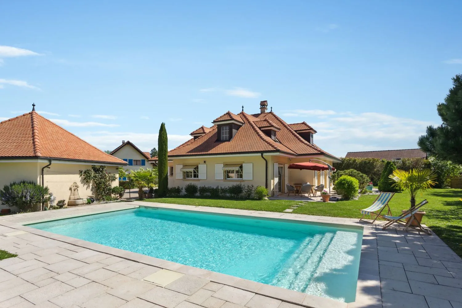 Architekten-Villa 6,5 Zimmer auf 292 m² Grundstück mit 1'792 m²