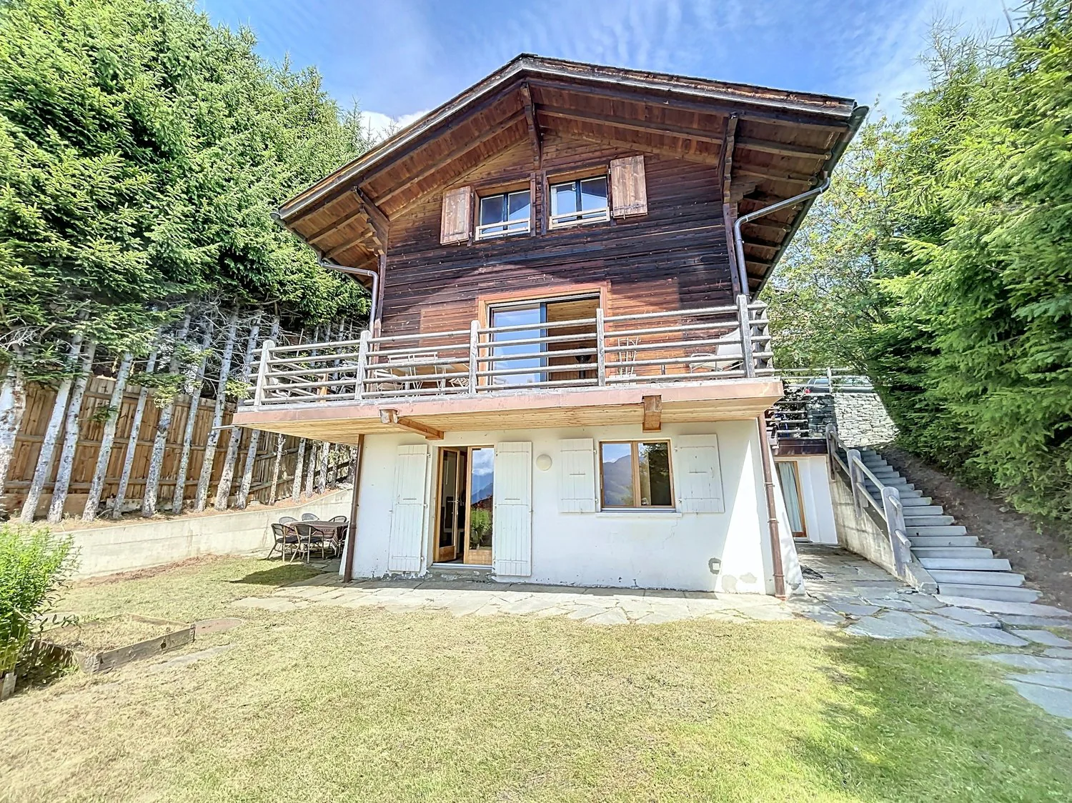 CHALET MIT 3 WOHNUNGEN