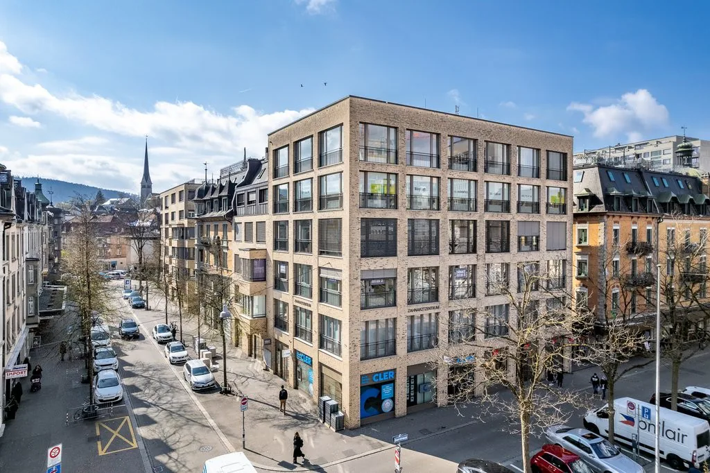 Spazio pubblicitario in affitto direttamente sulla piazza del mercato di Oerlikon!