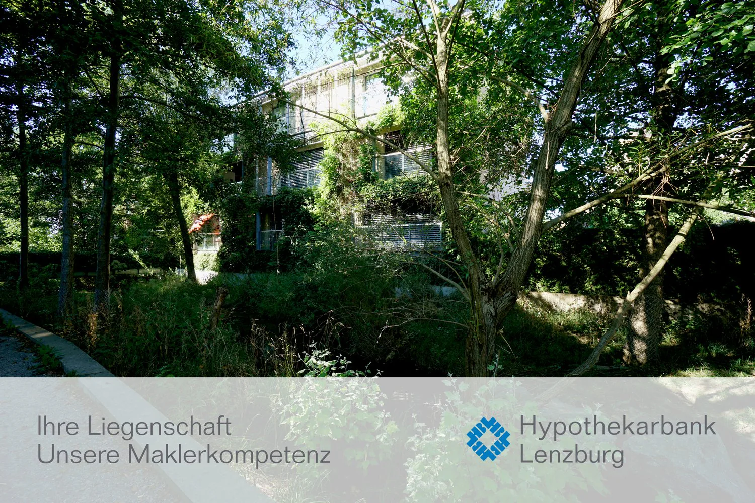 Grosszügige 4.5-Zimmerwohnung: grüne Oase am Dorfbach, mitten im Zentrum