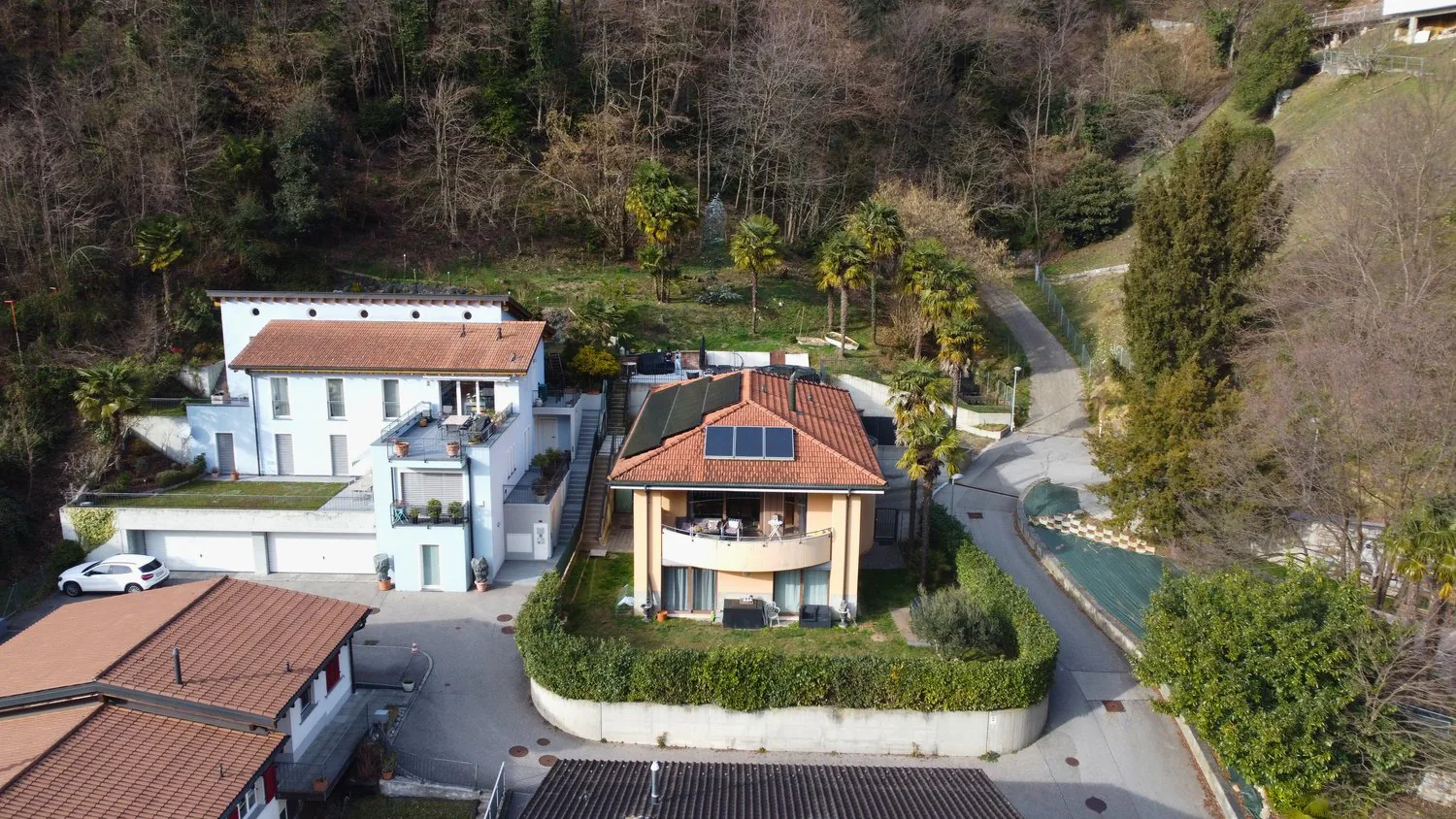 Villa avec deux appartements et parc privé à Figino