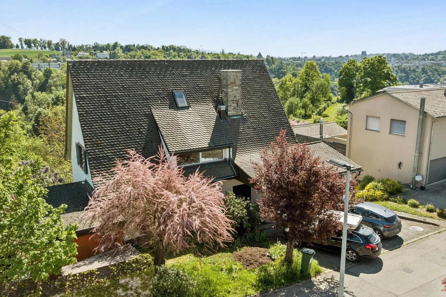 Bella casa con due appartamenti vicino al centro città