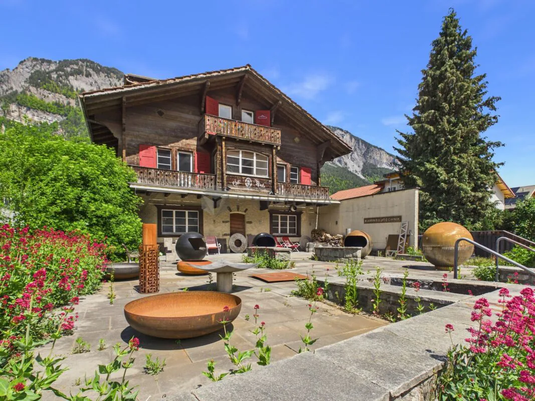 Traditional chalet with gastronomy and two residential units on a spacious plot