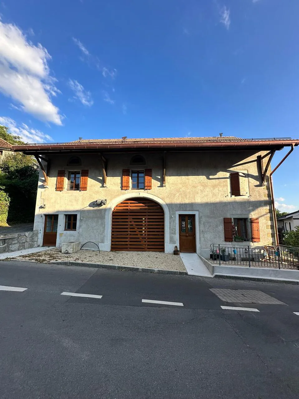 Antica fattoria trasformata in un triplex di 6.5 locali ad Avusy