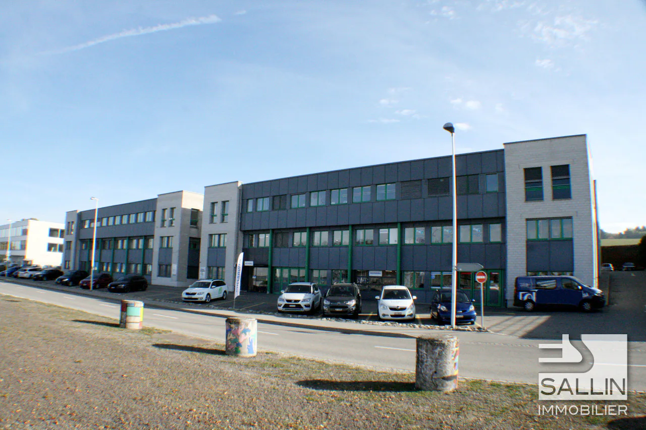 Lumineuse surface administrative open space d'env. 140 m²