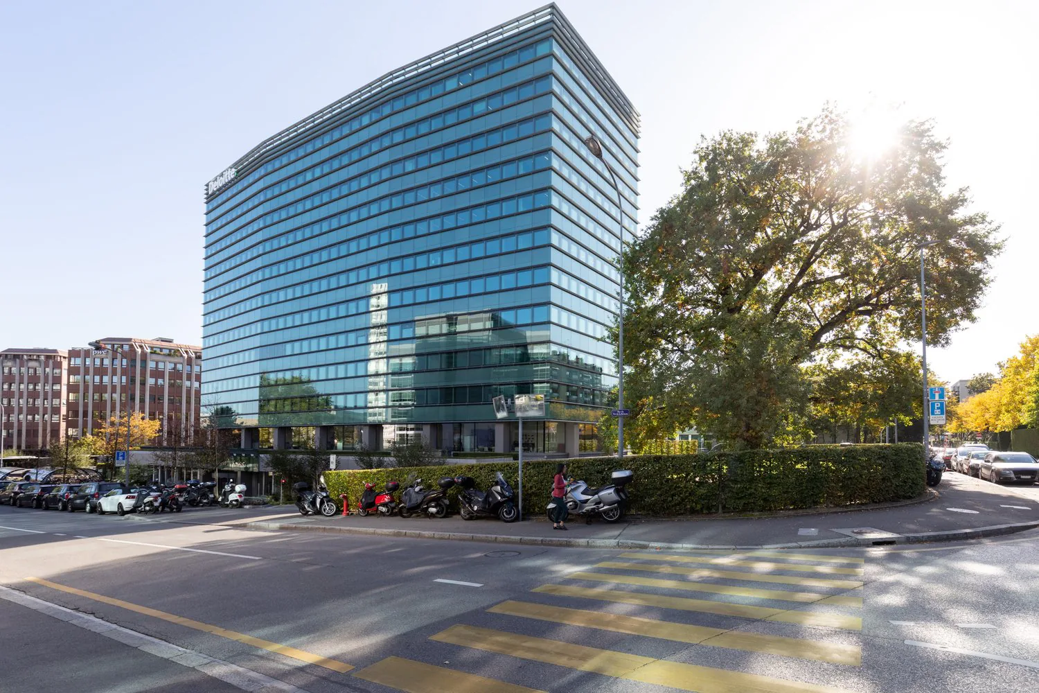 Büro für 2 Personen bei Regus Nations