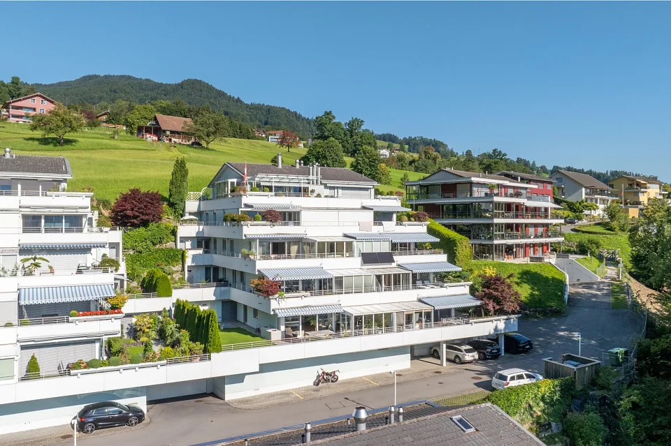 Attractive ownership apartment in Hergiswil with unobstructed lake view