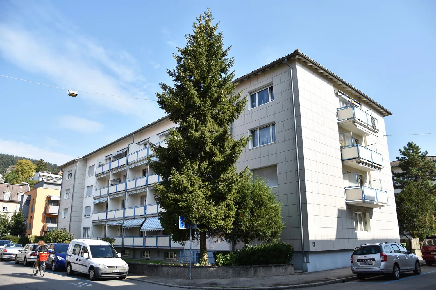 Einstellplätze an der Feldeckstrasse zu vermieten!
