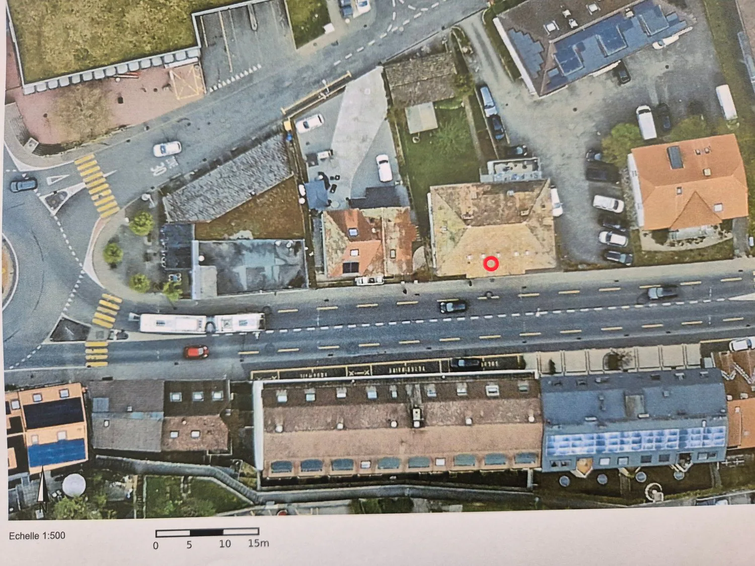 Mietshaus in Peseux mit 3 Wohnungen, Gewerberaum und Garagen
