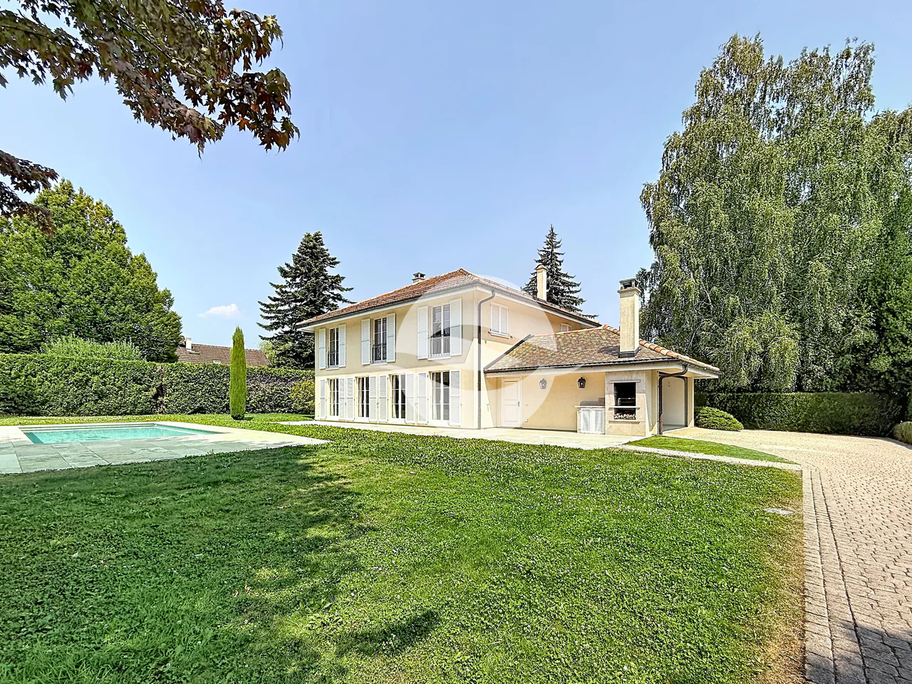 Magnifique villa individuelle avec 4 chambres et piscine