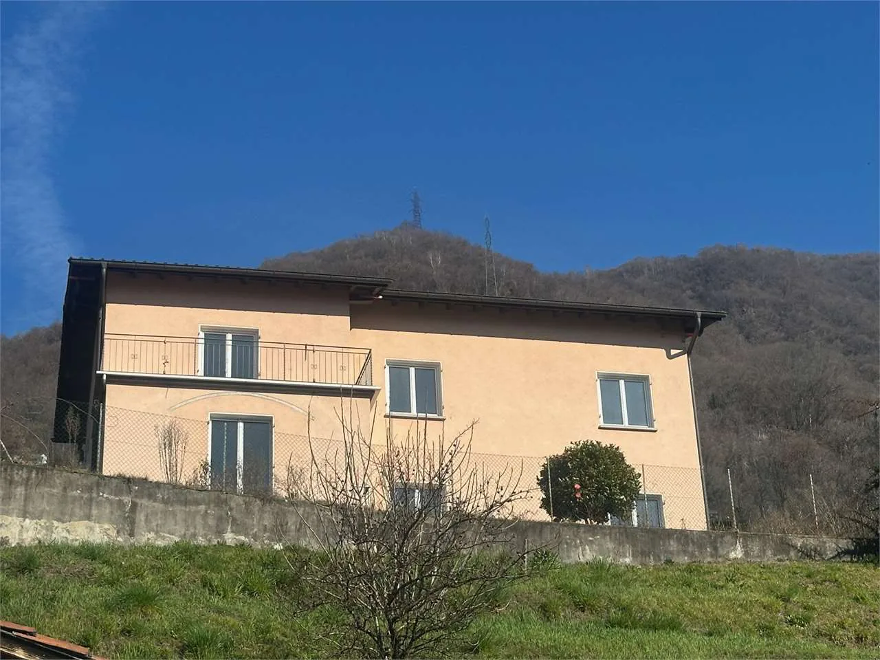 Gordola - Maison unifamiliale à l'état brut avec vue lac splendide