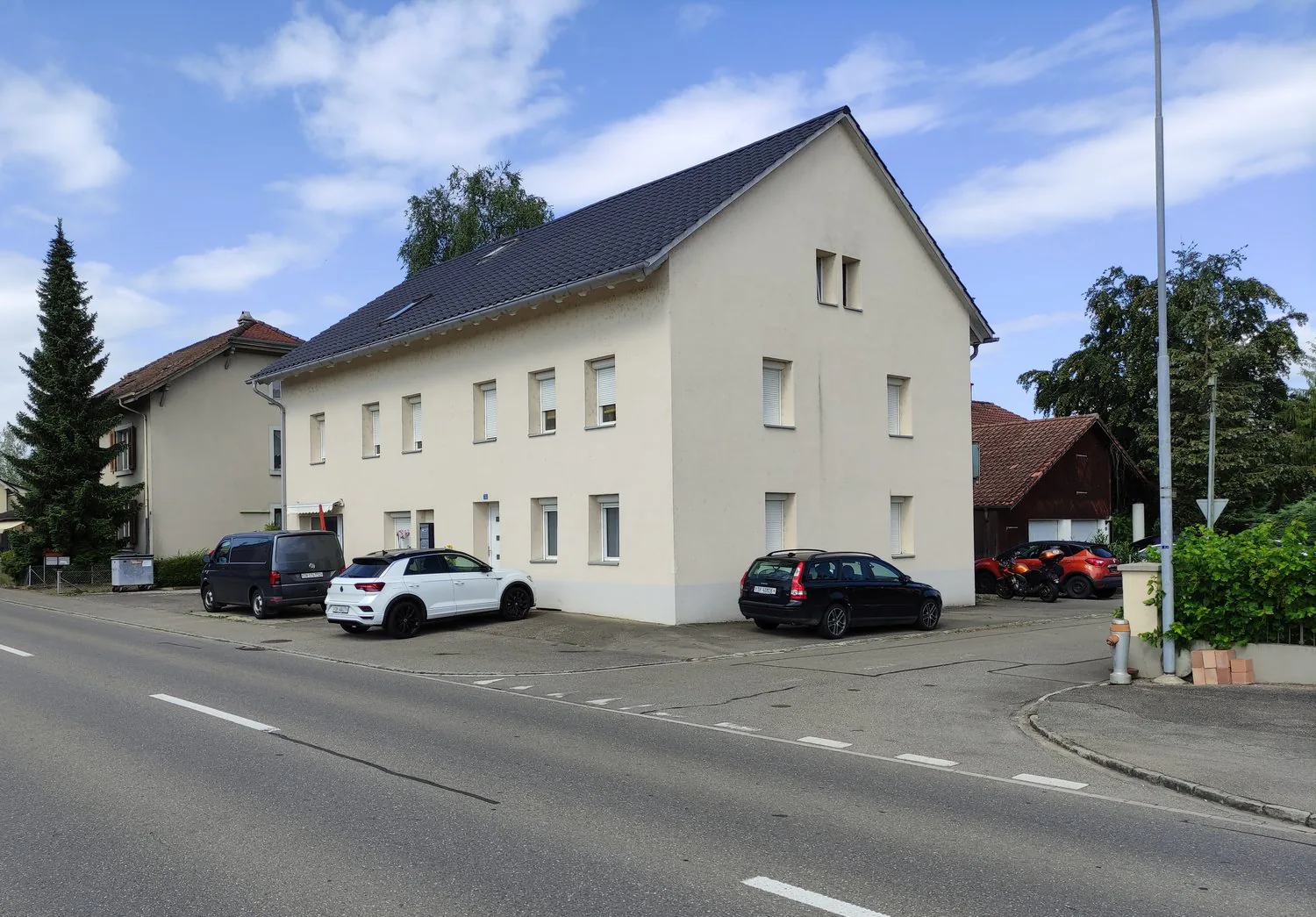 Appartement au rez-de-chaussée de 3,5 pièces confortable avec espace de séjour
