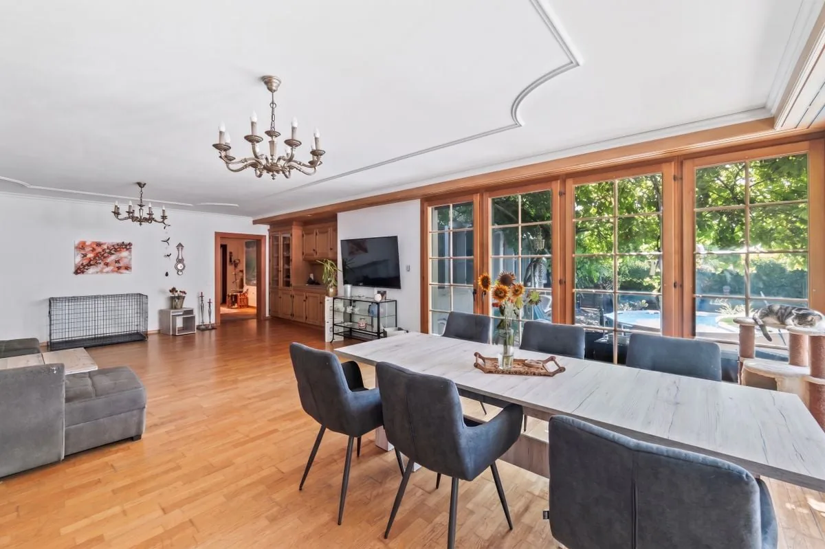 Charme historique. Habitation spacieuse sur 182 m². Jardin privé.